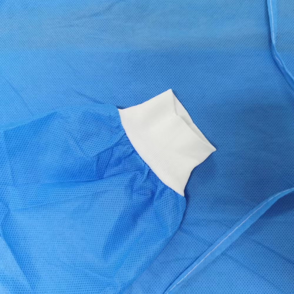 Non Sterile Isolation Gown With 3 Year Shelf Life AAMI Level 1 2 3 Protection