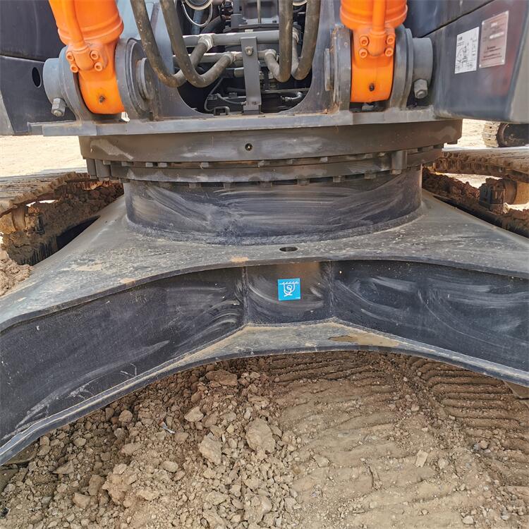 24000 KG Moving Type Crawler Chain Hitachi ZX240 Excavator Machine in Good Condition