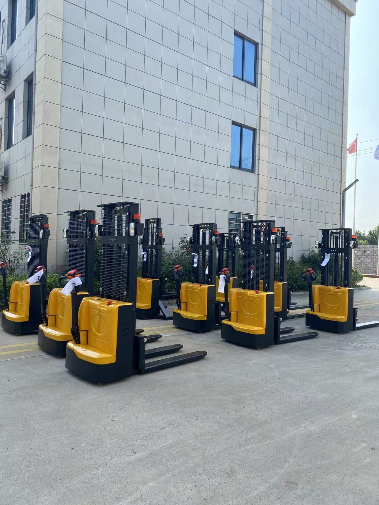 Battery Operated Fully Electric Pallet Stacker With 0.75 Ton Capacity