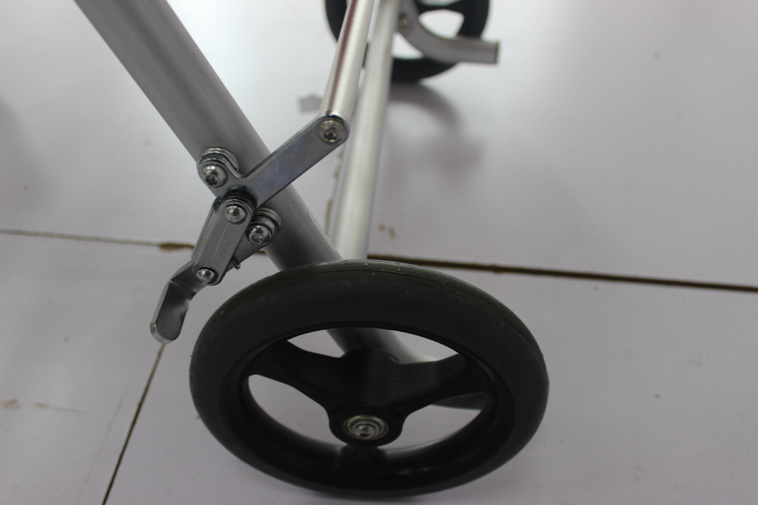 120kg Best Lightweight Folding Wheelchair Caterpillar Type Aluminum Alloy 600mm