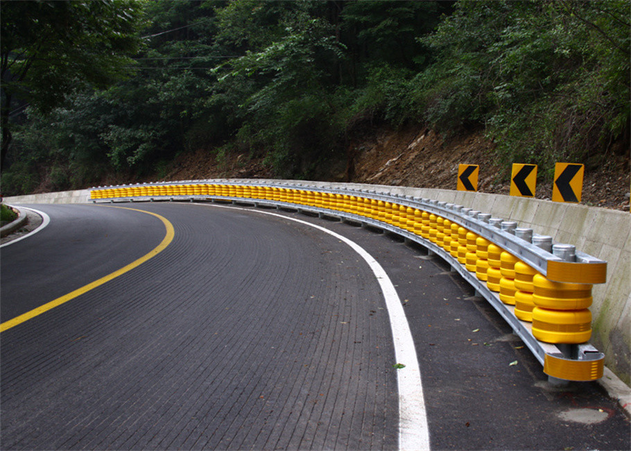 Highway Guardrail Anti Collision Facility Roller EVA Rotary Barrel