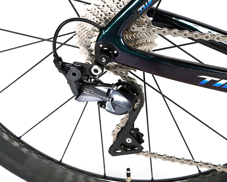 R8000 Groupset Carbon Fiber Road Bike 22 Speed Holographic Frame Carbon Wheel