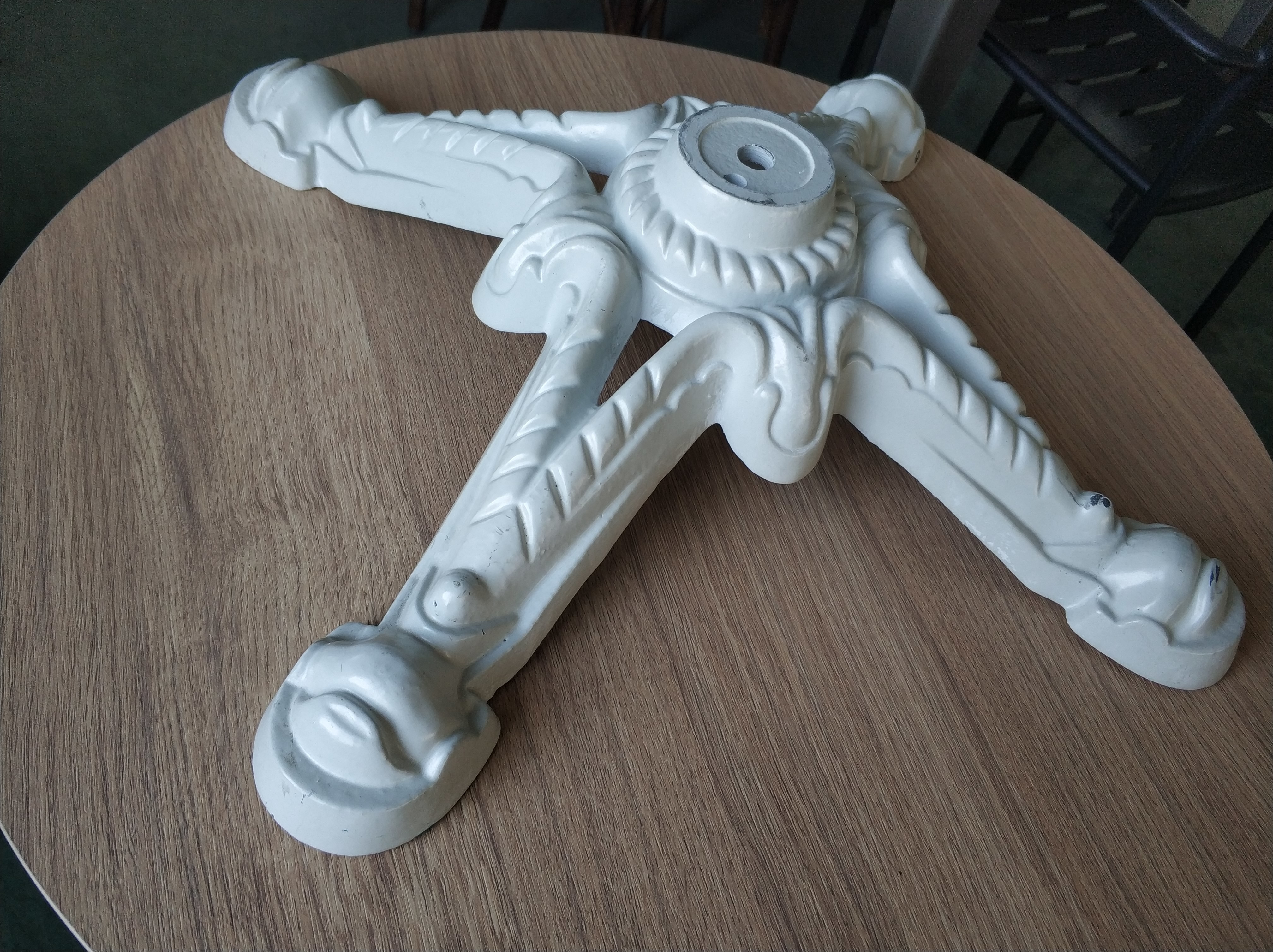 Dia 17" Restaurant Table Bases White Color Finish 28" Height Cast Iron Material
