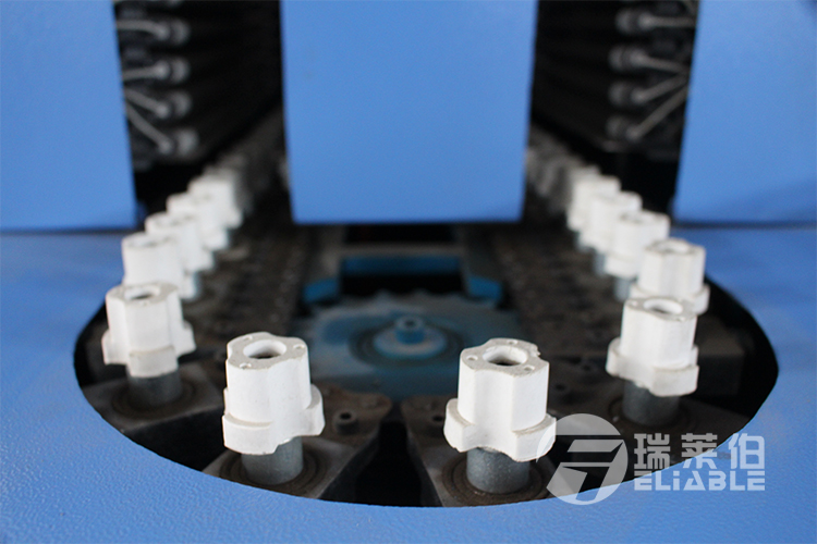 Excellent PET Bottle Blowing Machine 1.53 * 0.62 * 2.0 M Strong Penetrability