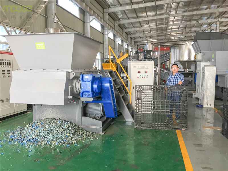 PVC HDPE Heavy Duty Plastic Shredder Machine 400MM Plastic Recycling Shredder