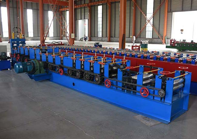 Length 8-11m Purlin Roll Forming Machine Chain Size 1.5-2 Inch With 7 Shafts Flating Device