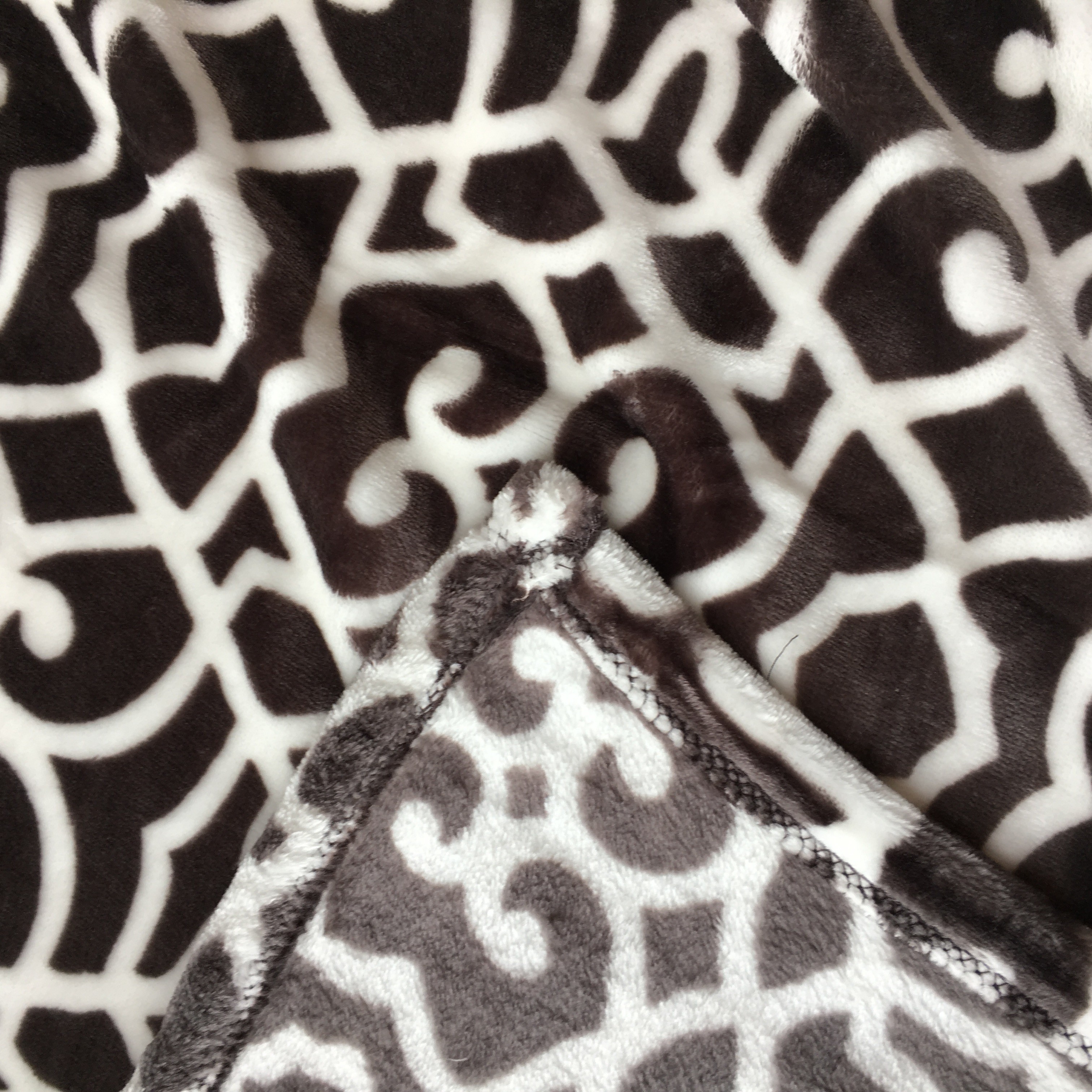 100 Percent Polyester Flannel Print Blanket For Bed Sets / Bathrobes Shrink Resistant