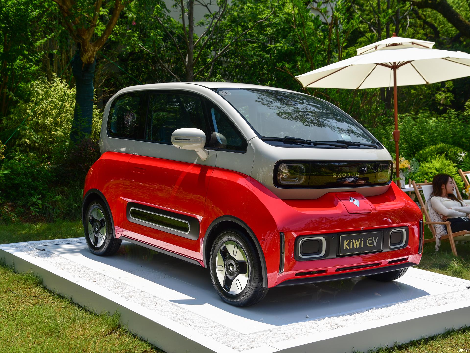 Lithium Battery Powered 2023 Baojun Adult Mini Electric Car Convenient And Rechargeable Mini Four Wheel Two Door Vehicle