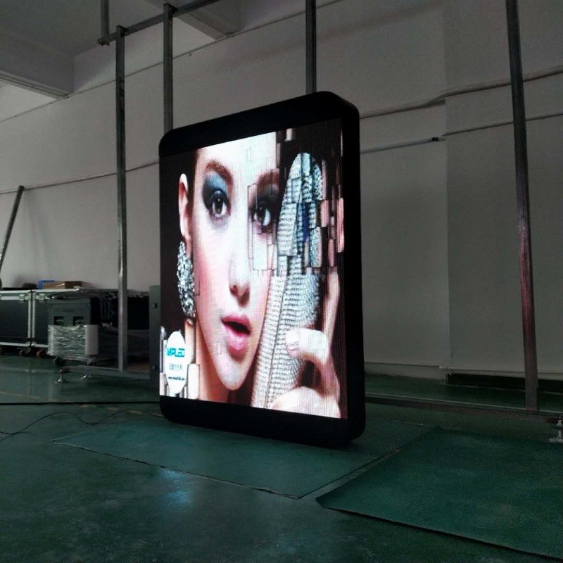 Outdoor Pole Led Screen Media Player Pixel Pitch 5mm Ip65 4G Asynchronization