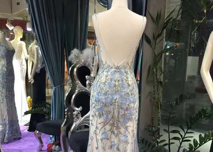 Sleeveless Mermaid Style Prom Dress / Special Lace V Neck Ball Gown Backless