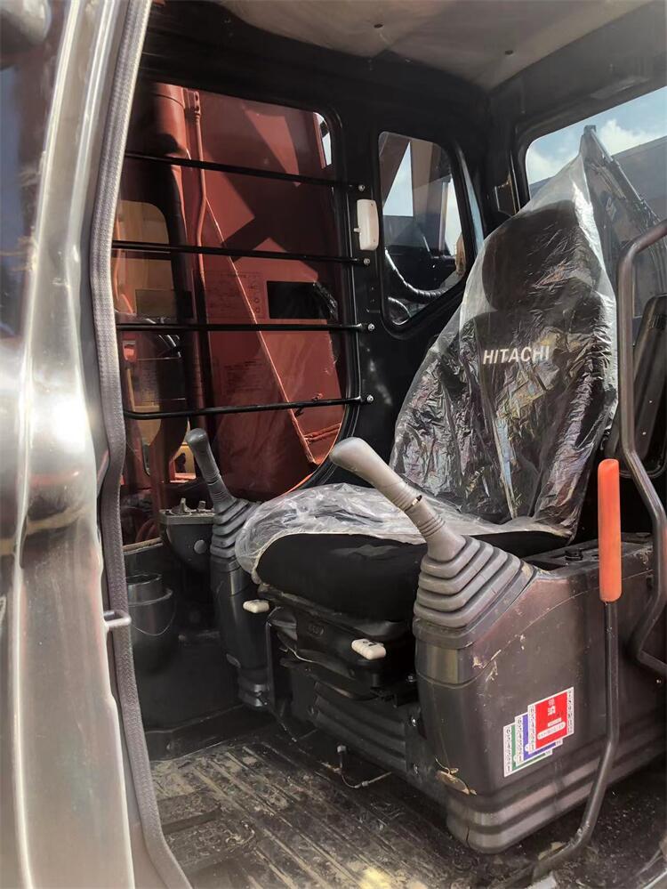 Made In Japan Used Hitachi ZX200-3 Excavator In Shanghai With Original Hydraulic Valve