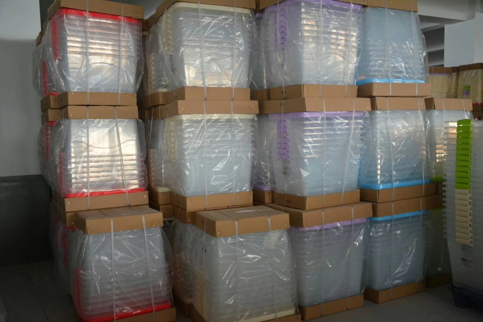Lightweight Collapsible Plastic Crate Stackable 700 * 480 * 380mm 100 Litre