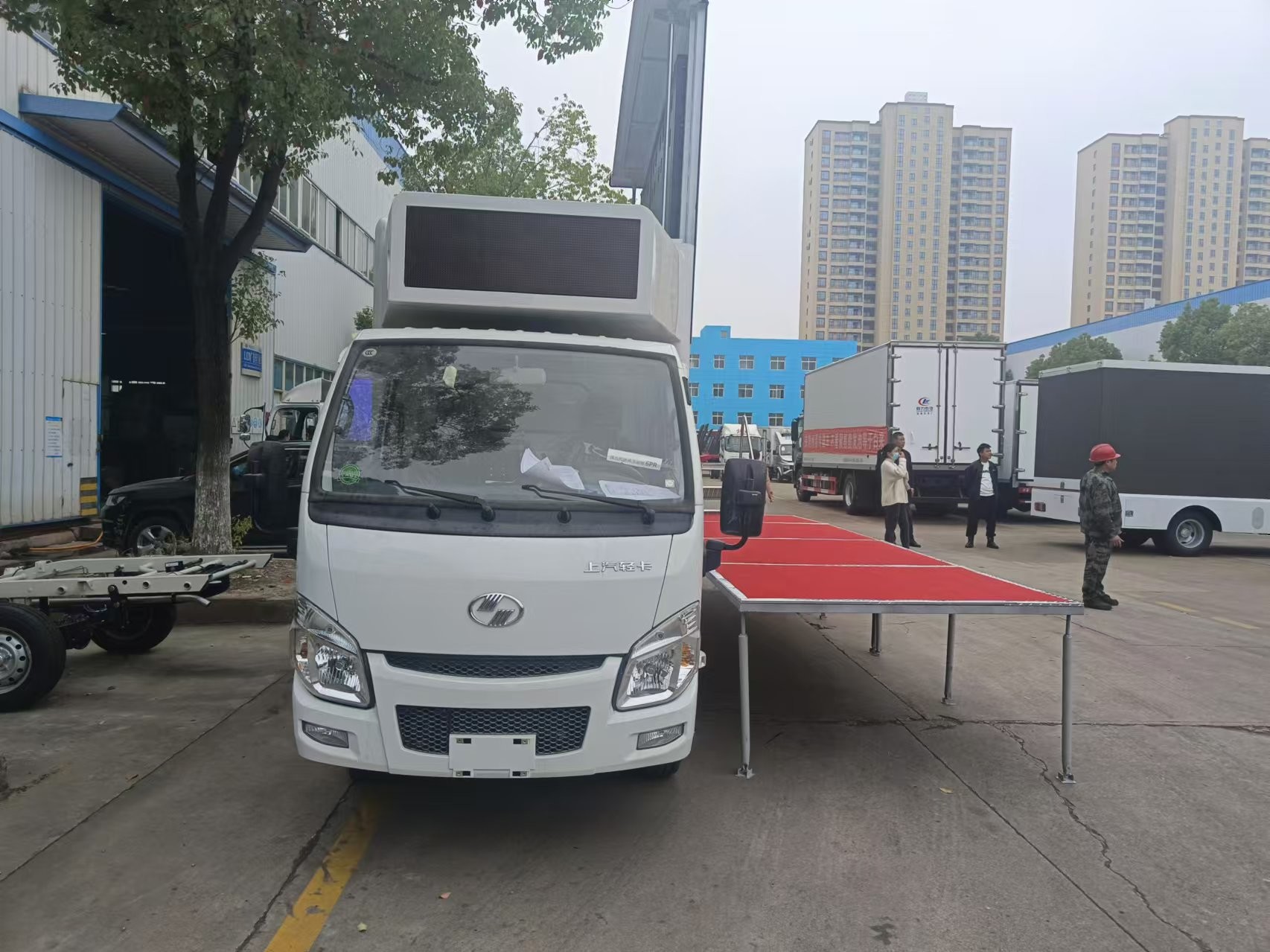 New Advertisement Truck With LED Screen Euro 6 115hp Billboard Advertising Truck