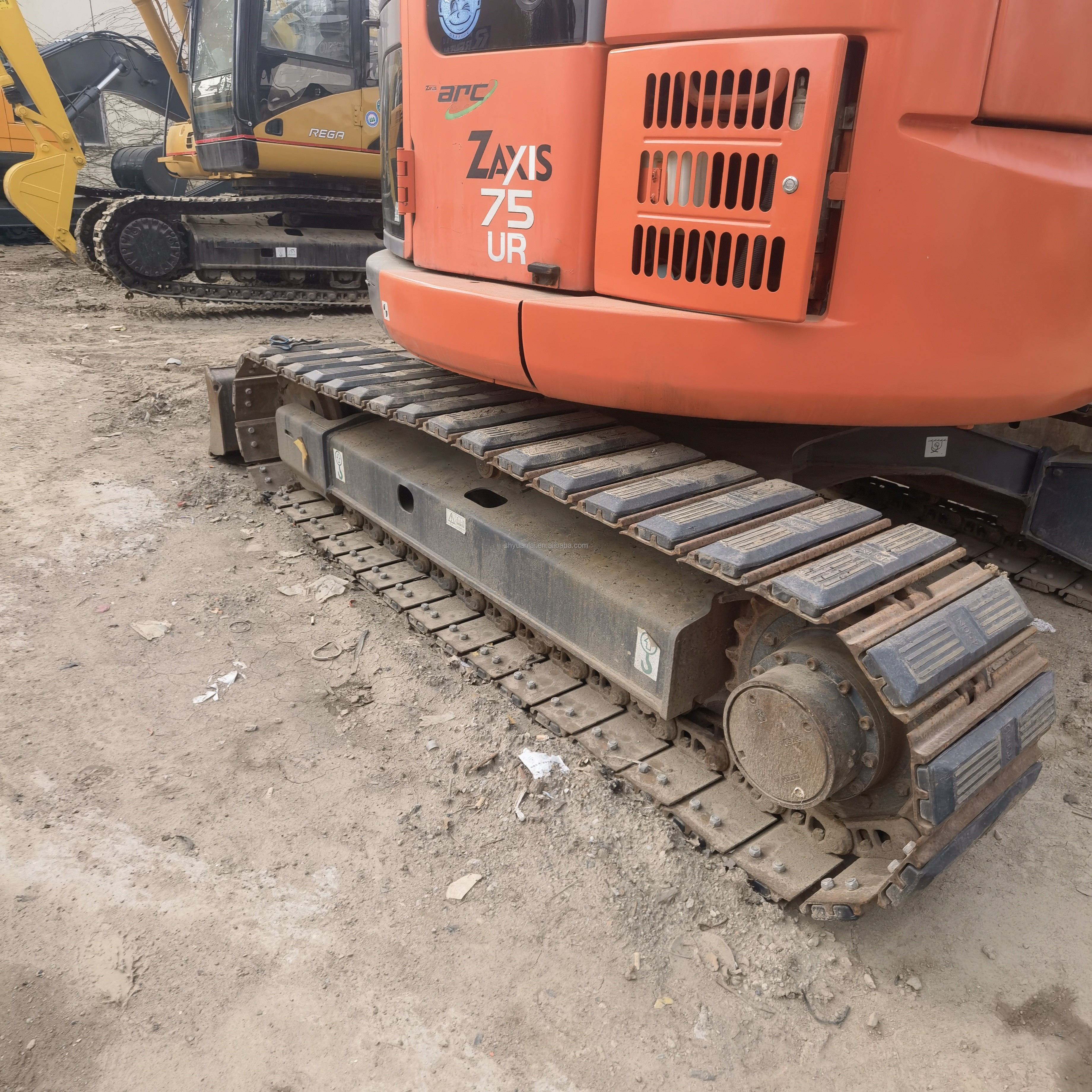 Used Hitachi ZX75UR Mini Crawler Excavator with in Good Condition in Original JAPAN