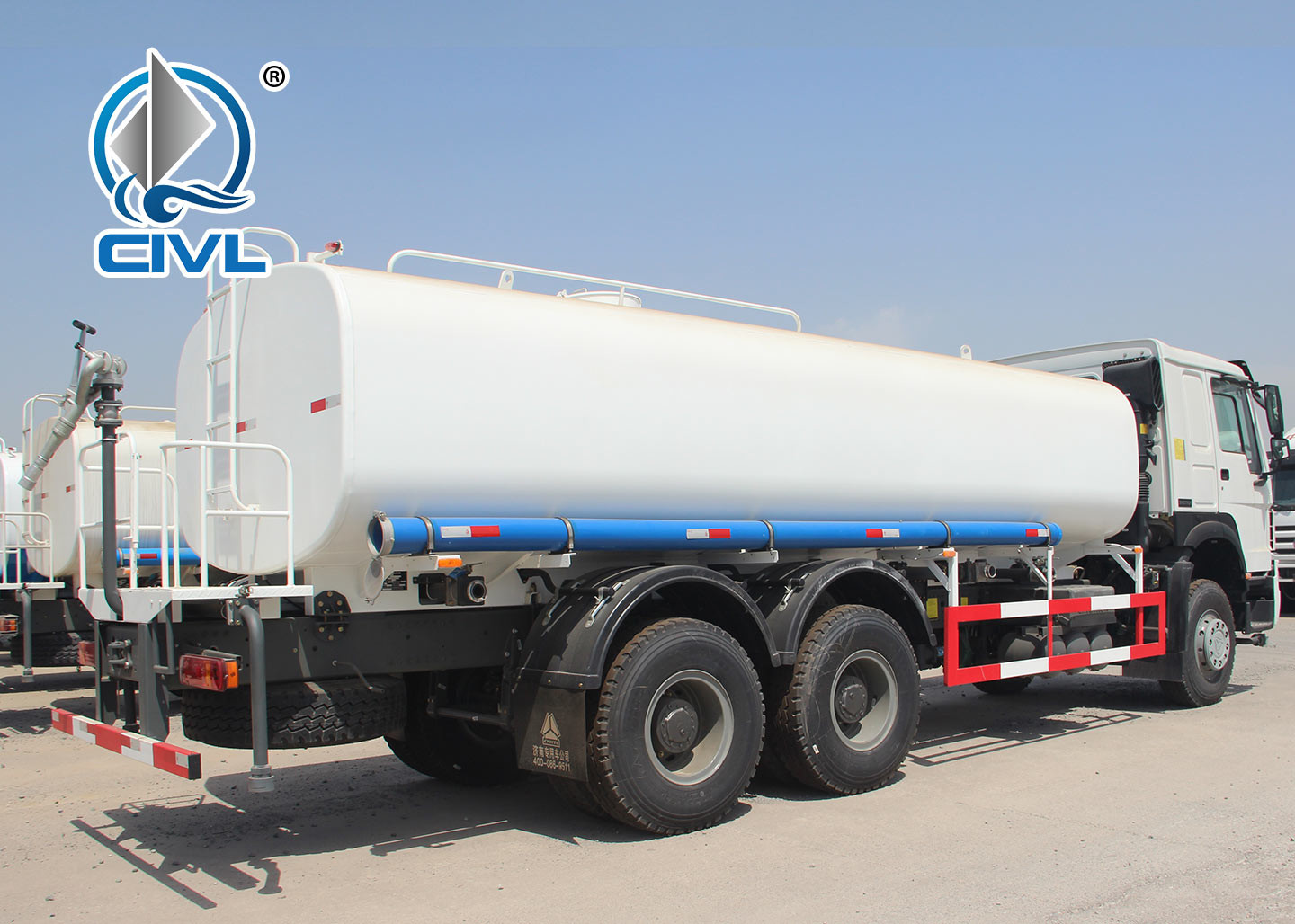 sinotruk howo water tanker trailer 6 x 4 25000l sprikler12.00r22.5 tires with one spare tire