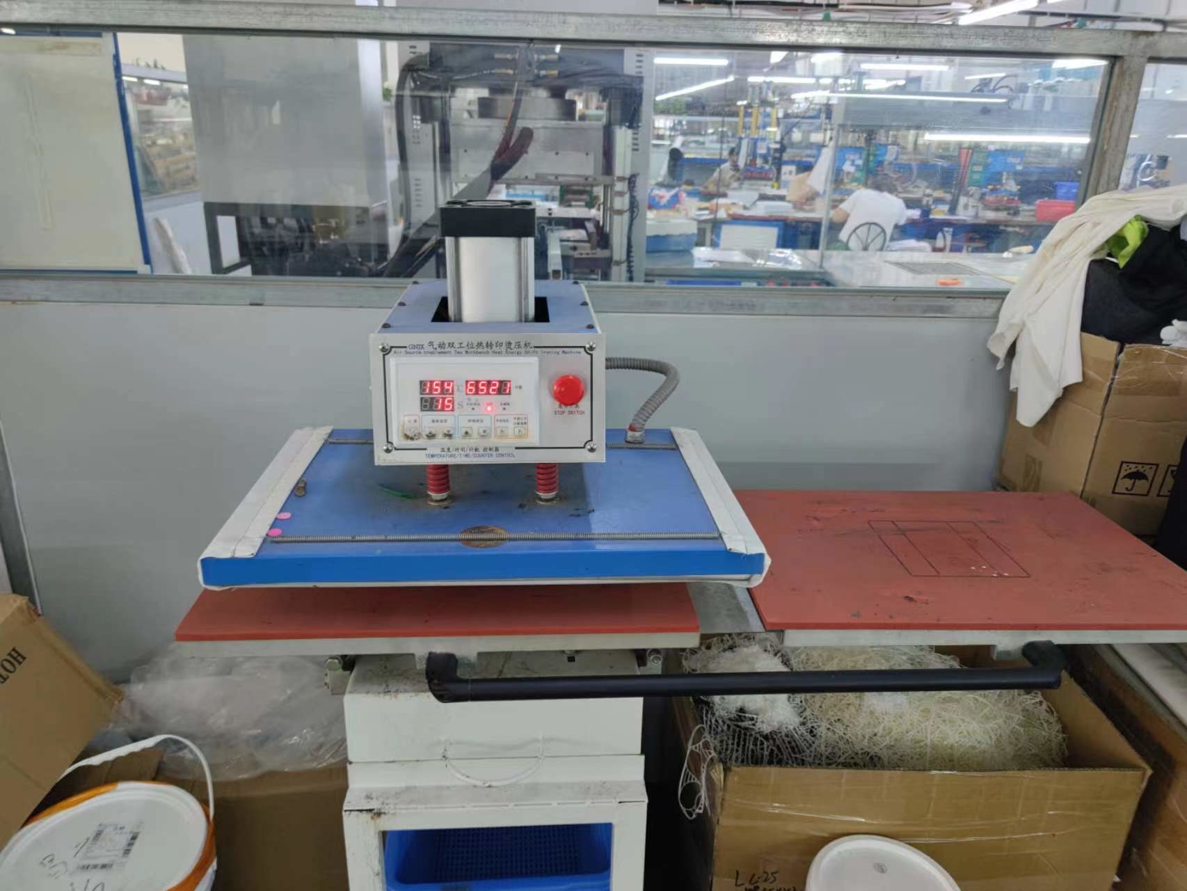 1.0mm Custom Heat Transfer Printing Label With 3 Colours Silicone Logo