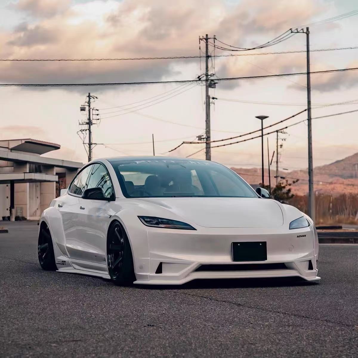 2020- Tesla Body Kit Resin Fiber LB Style Tesla Model 3 Spoiler Front Lip Diffuser