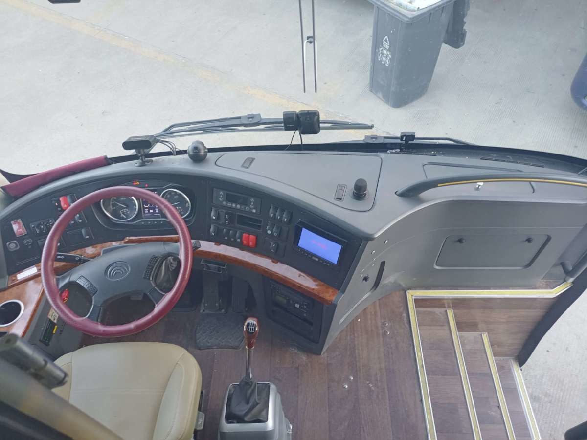 48 Seats Used Passenger Yutong Commuter Bus Euro 3 Emission Transportation