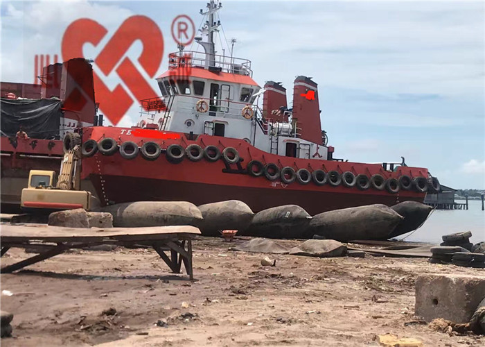 Mid Pressure Ship Launching Marine Airbags High Bearing Capacity 8-24m Long