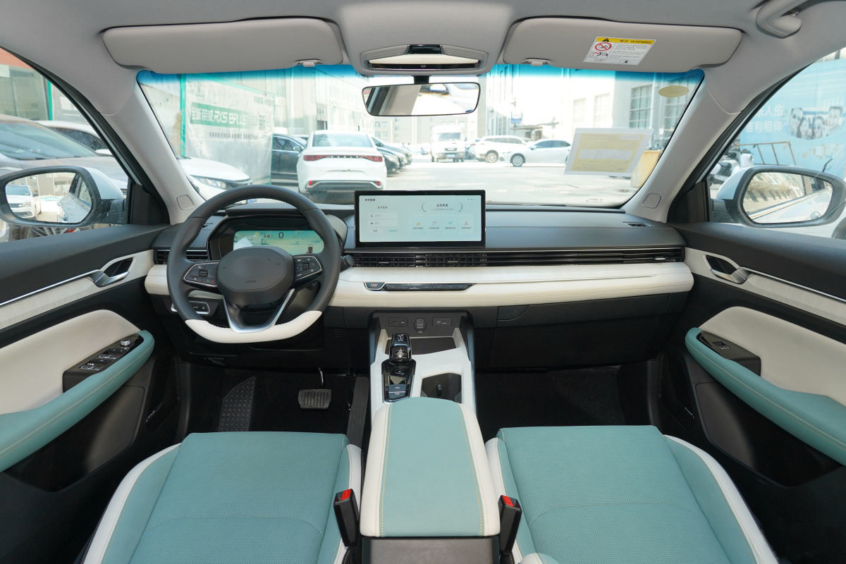 230km/h Geely Super Xun Plug In Hybrid Excellent Electric Car Left Steering