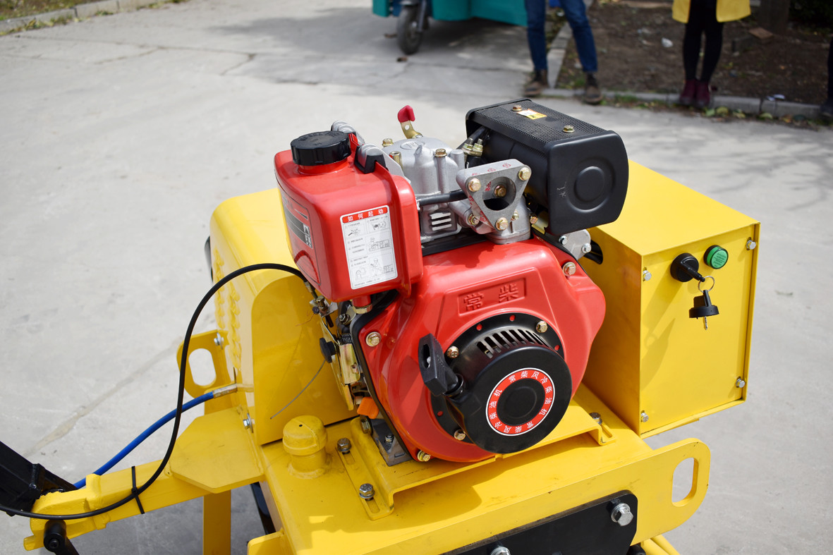 20KN Ride On Vibratory Road Roller Soil Compaction Machinery