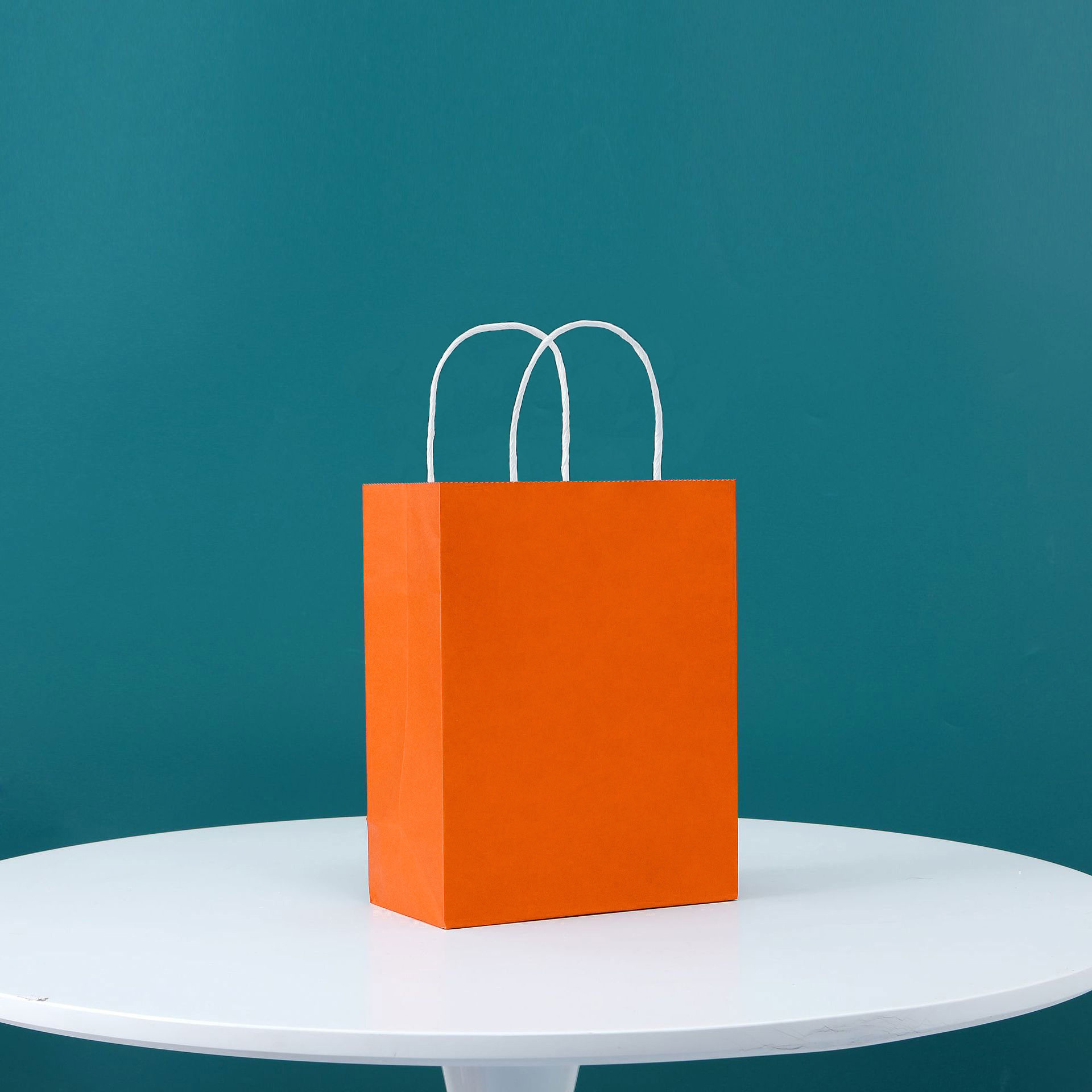 Vertical 130gsm Custom Kraft Paper Bags With Twisted Handles