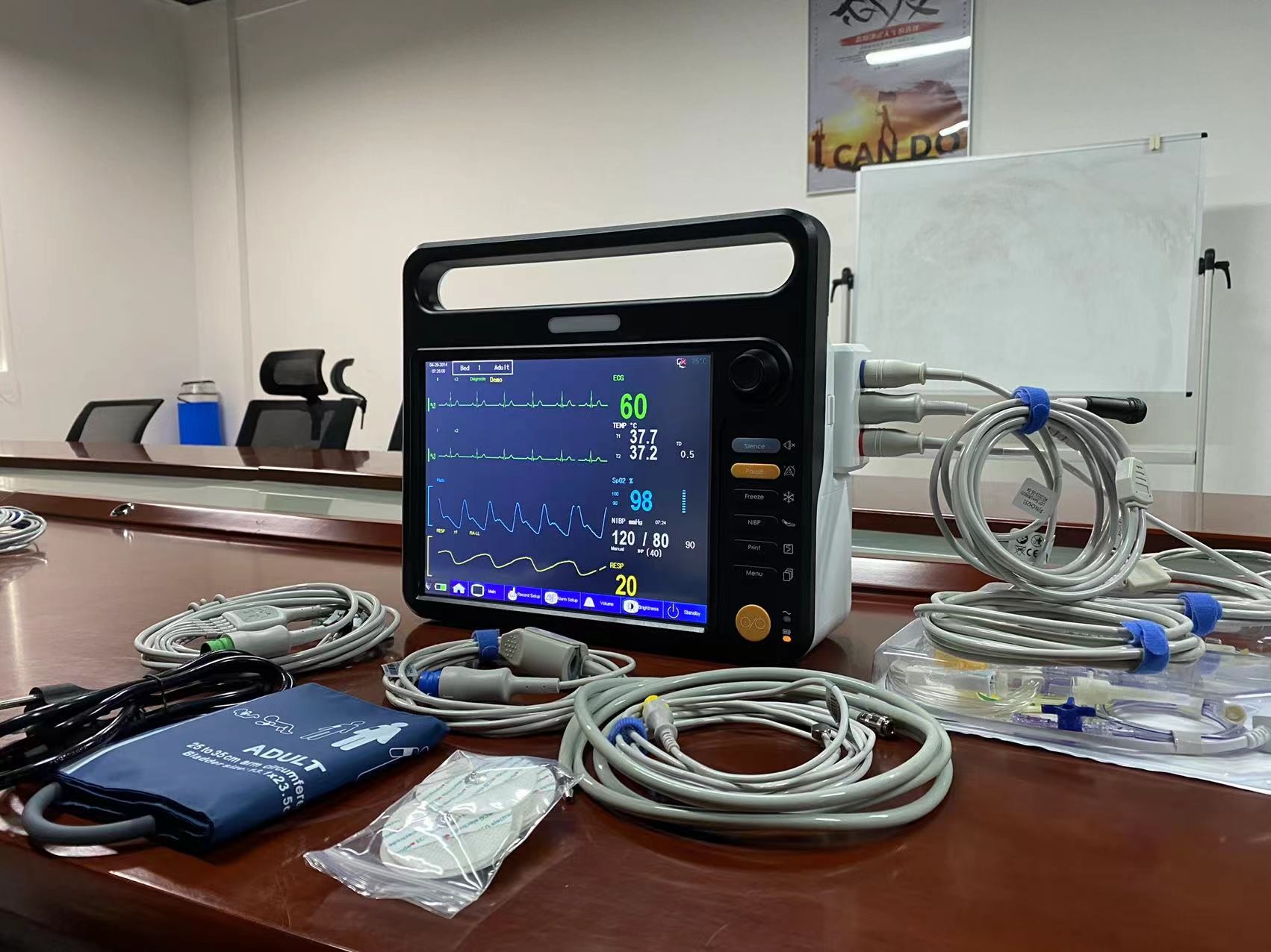 Modular Hospital Vital Monitor Machine Multilingual With 12.1" Display