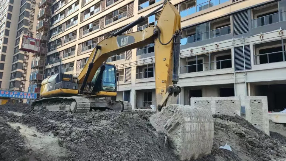 Cat Excavator for Sale at Low Price, Fast Delivery, Original, Unmodified Original Excavator Cat 329d, Fine Original Excavator