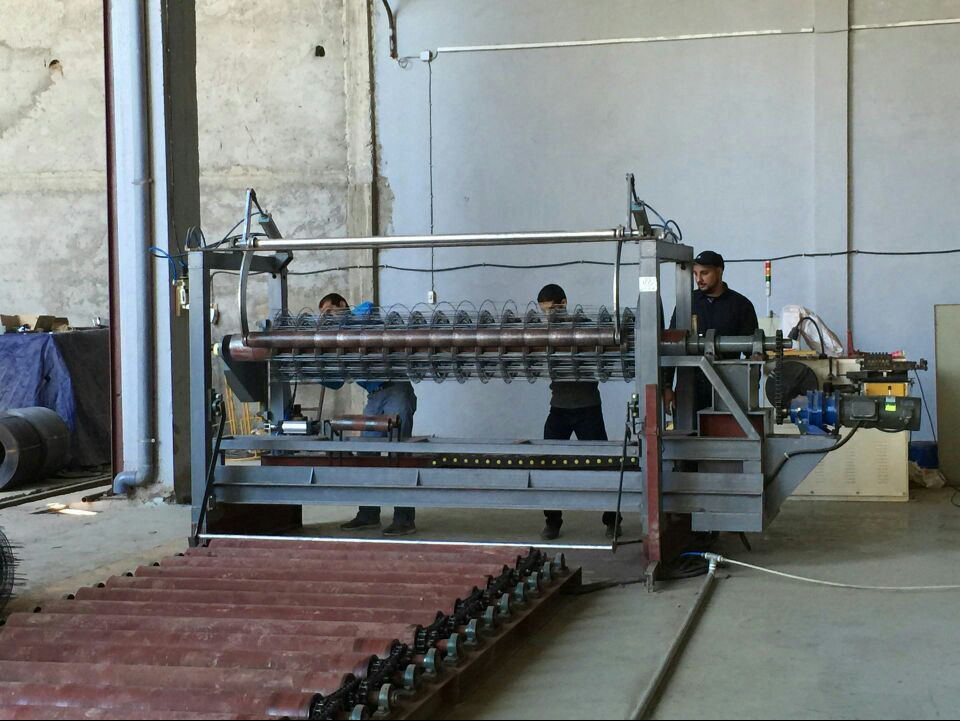 Construction Full Automatically Roll Mesh Welding Machine Pneumatic Type