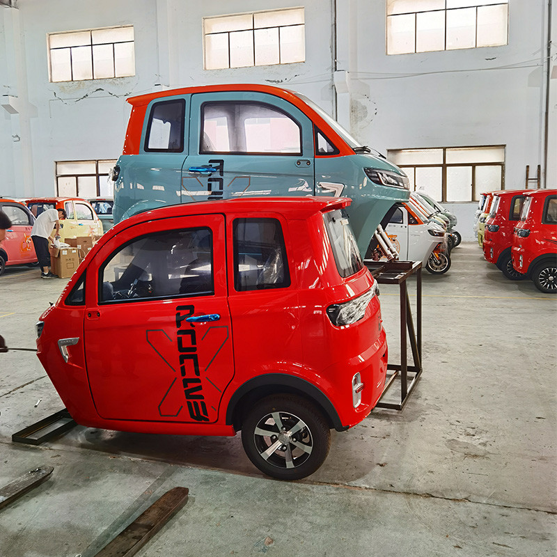 EEC Cabin Passenger Enclosed Electric Tricycles 800W 3 wheel electric scooter
