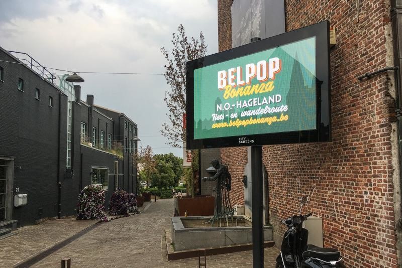 HD P1.875 Outdoor LED Poster Display Eye Catching Solution For Commercial Advertising