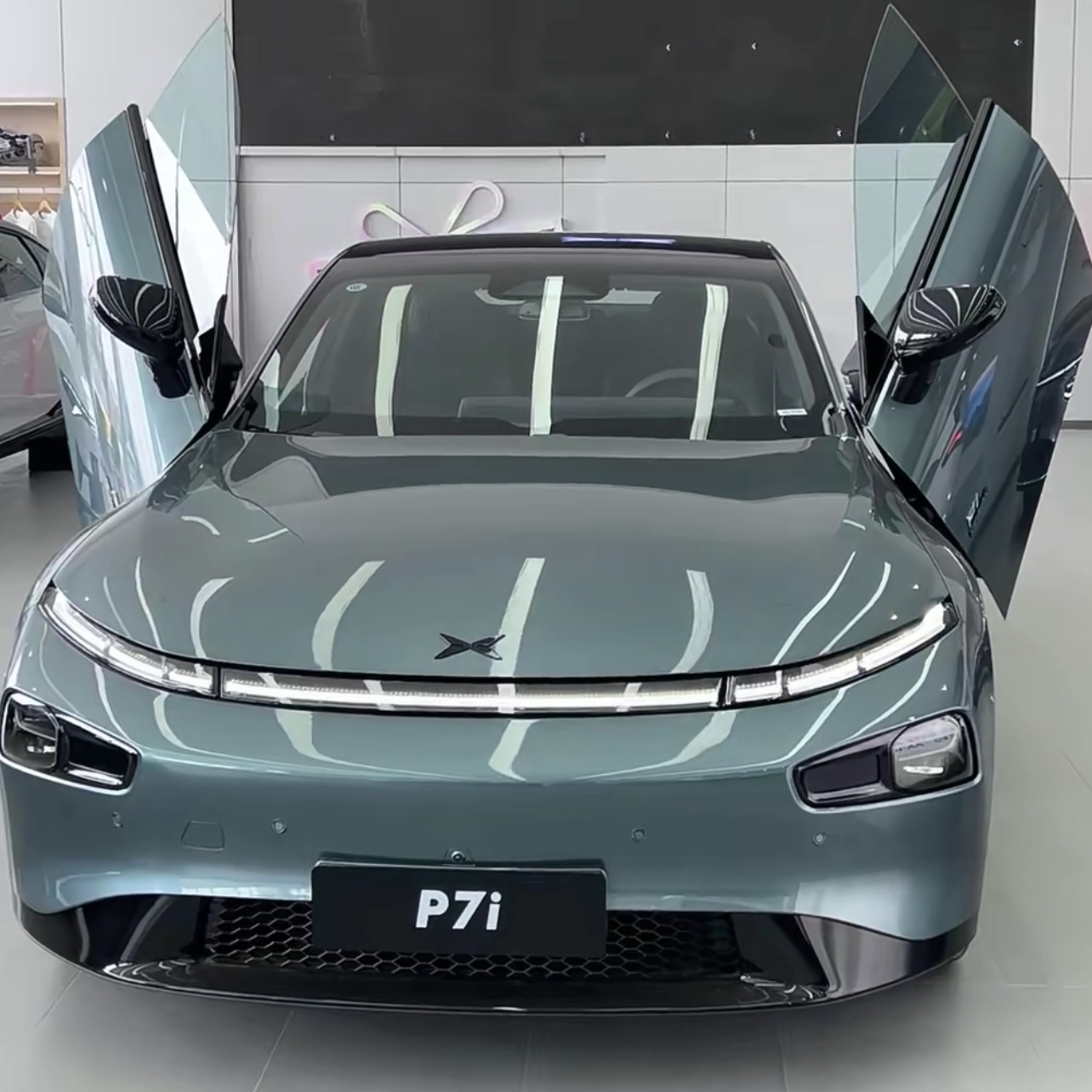 XPeng P7 Full Self Driving Speed Electric Sedan With 360° Rear Camera And Leather Seats