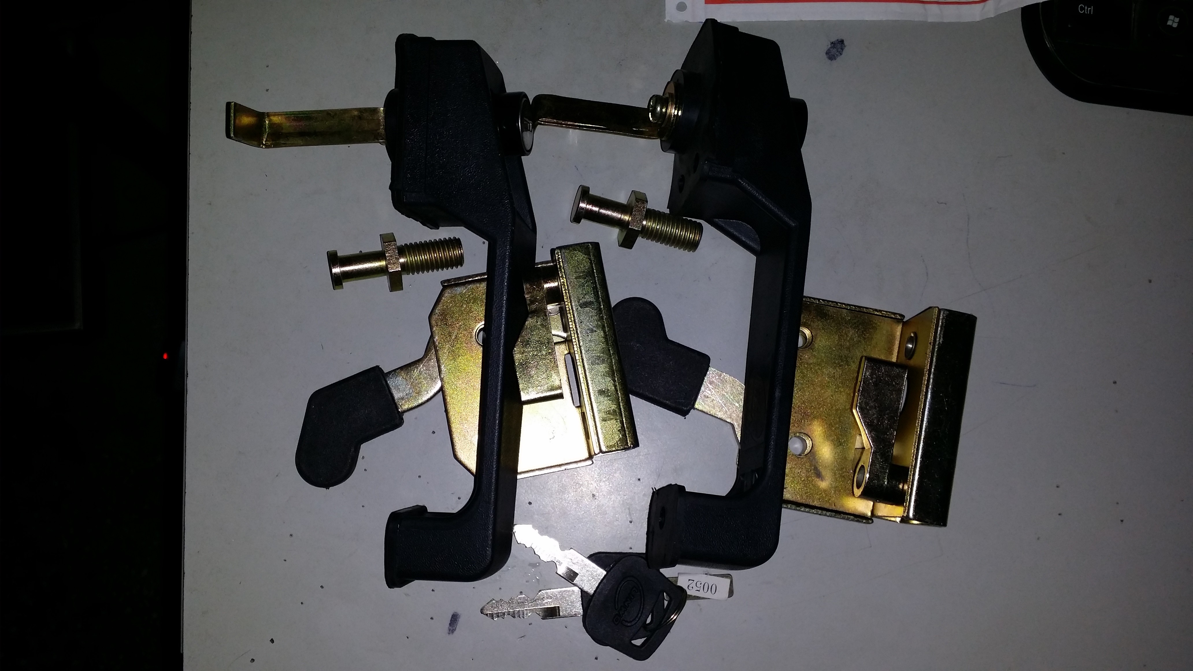 YTO tractor door lock of cab for LX904/704/1204