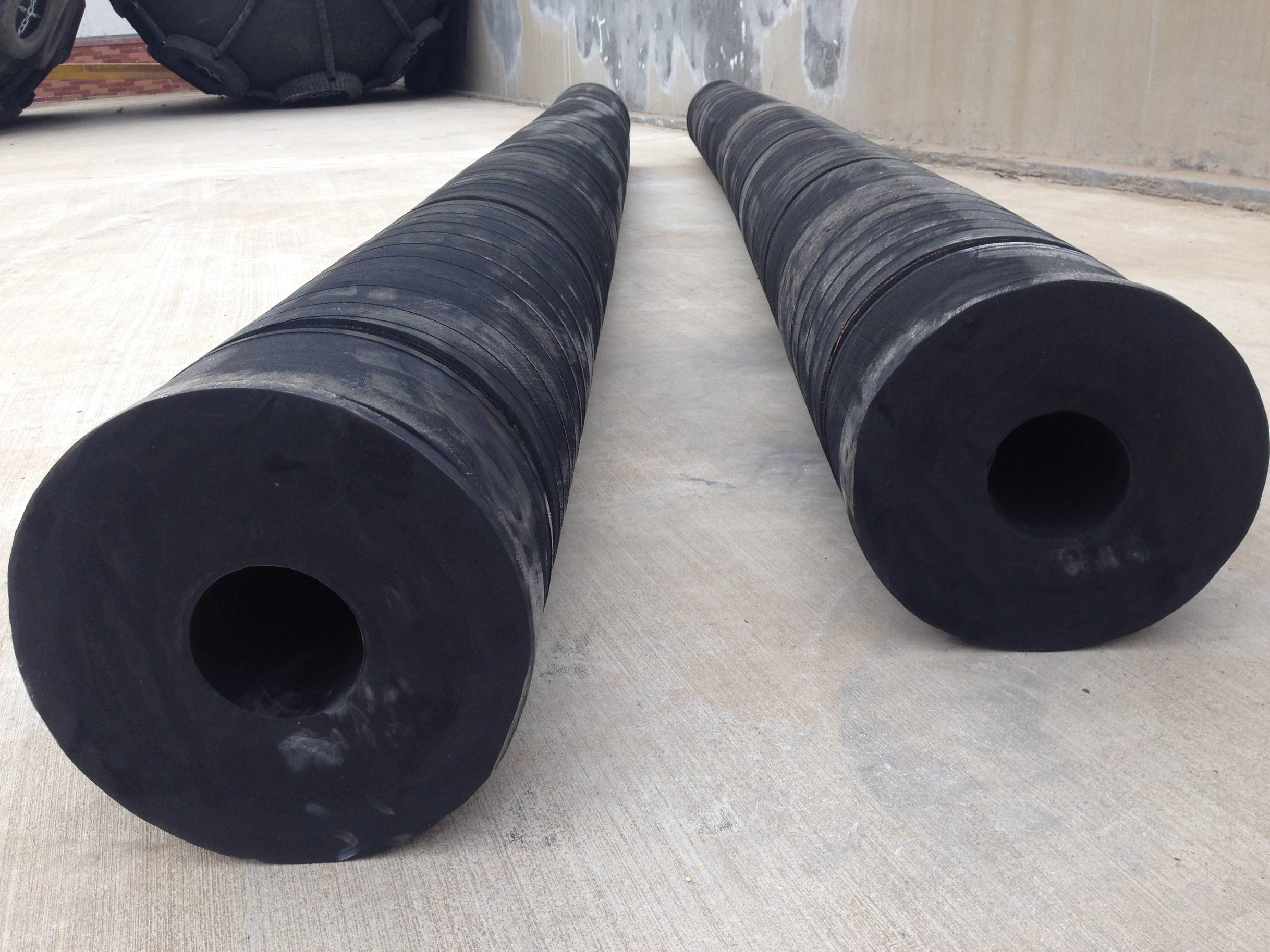 Ship Dock Cylinder Rubber Fender Customized Size ISO9001 Approved
