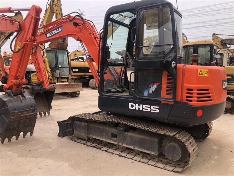 DOOSAN DH55-7 Small Used 5 Ton Crawler Excavator in with Original Hydraulic Cylinder