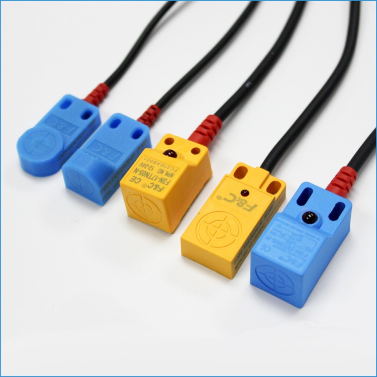 5mm horizontal sensing 12V DC NPN NC normally closed inductive proximity sensor.jpg