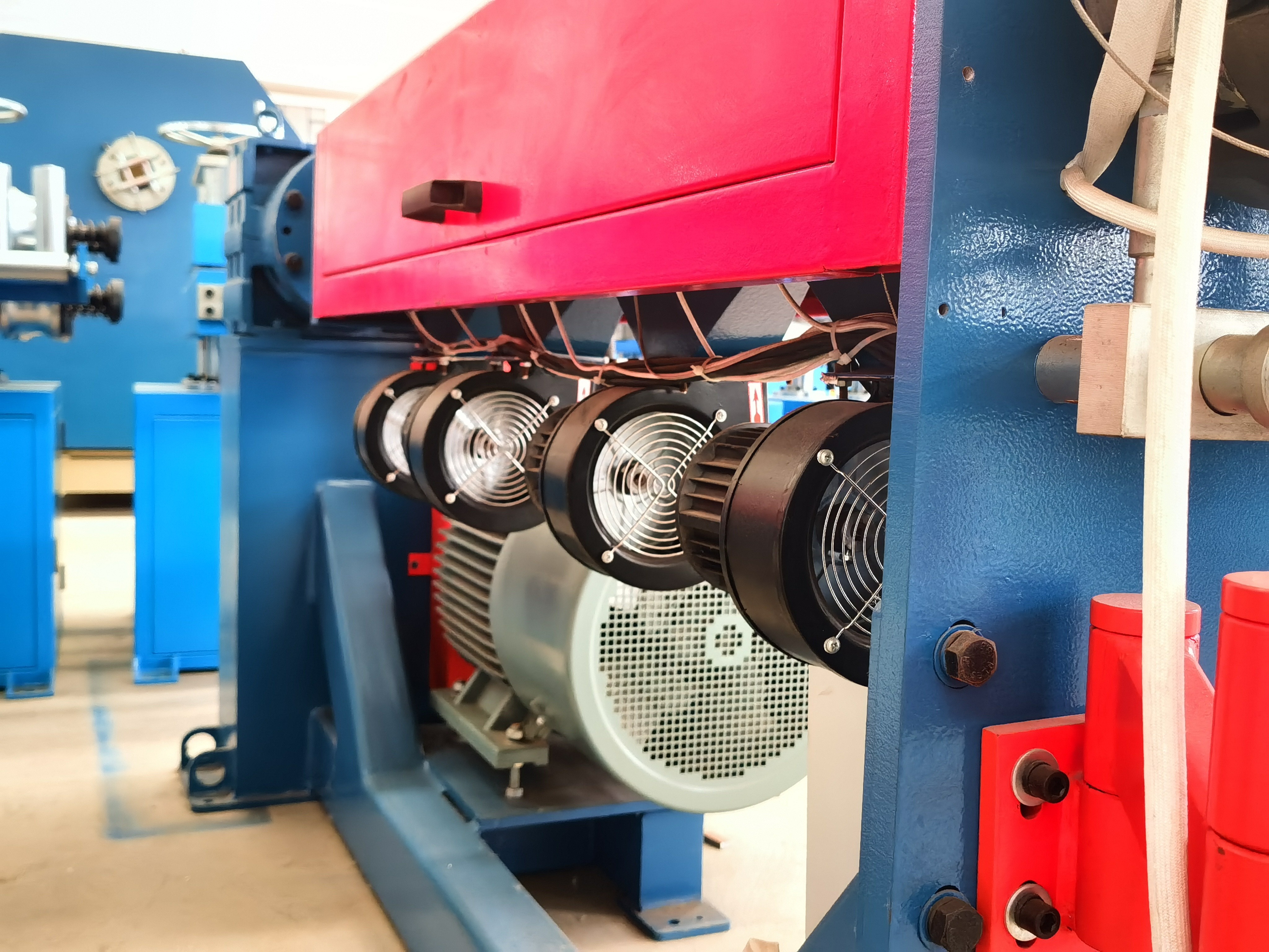 1000mm Cable Extruder For Inner Or Outer Sheathing And Insulation With 180kg/hour Capacity