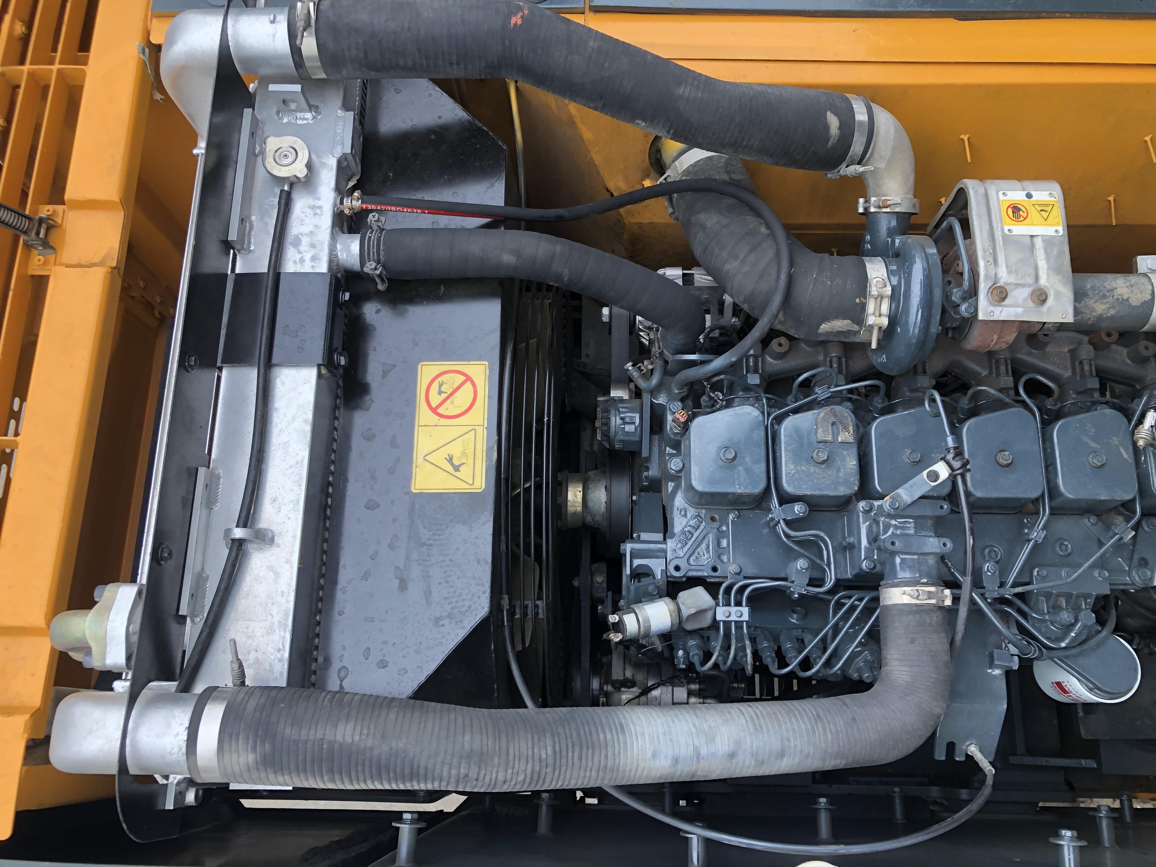Used Hyundai 225LC-9T Excavator in Shanghai Transport Width 2.99 m Low Working Hours
