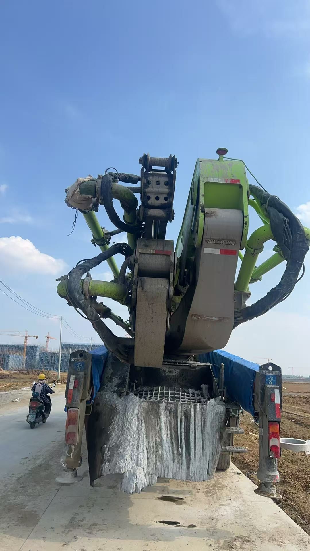 Used Zoomlion 63m Concrete Pump Truck Pumping Efficiently And In Good Condition