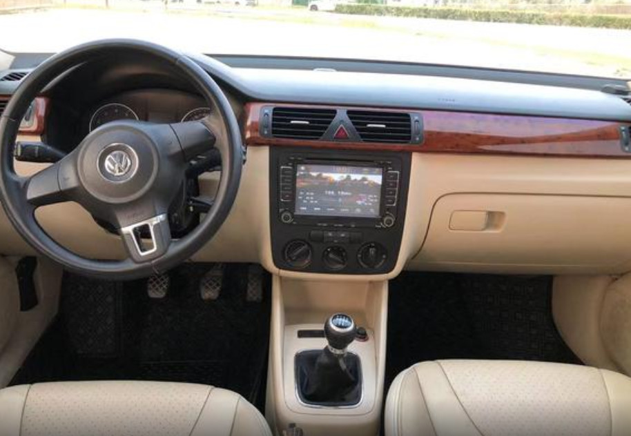 Bora 2011 1.6L Manual Comfort FAW-Volkswagen Compact Car Gasoline 1.6L 105HP L4 5-speed Manual