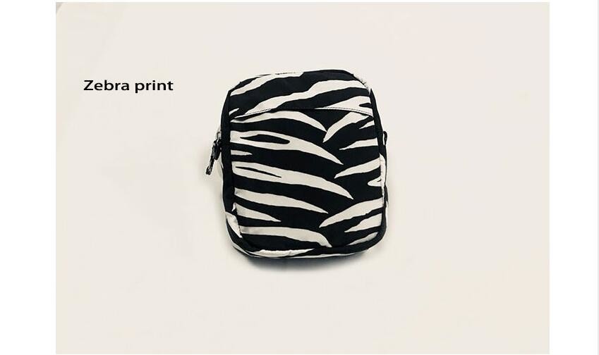 Fully Lined 19.5*13.5*6cm Printed Nylon Crossbody Bag