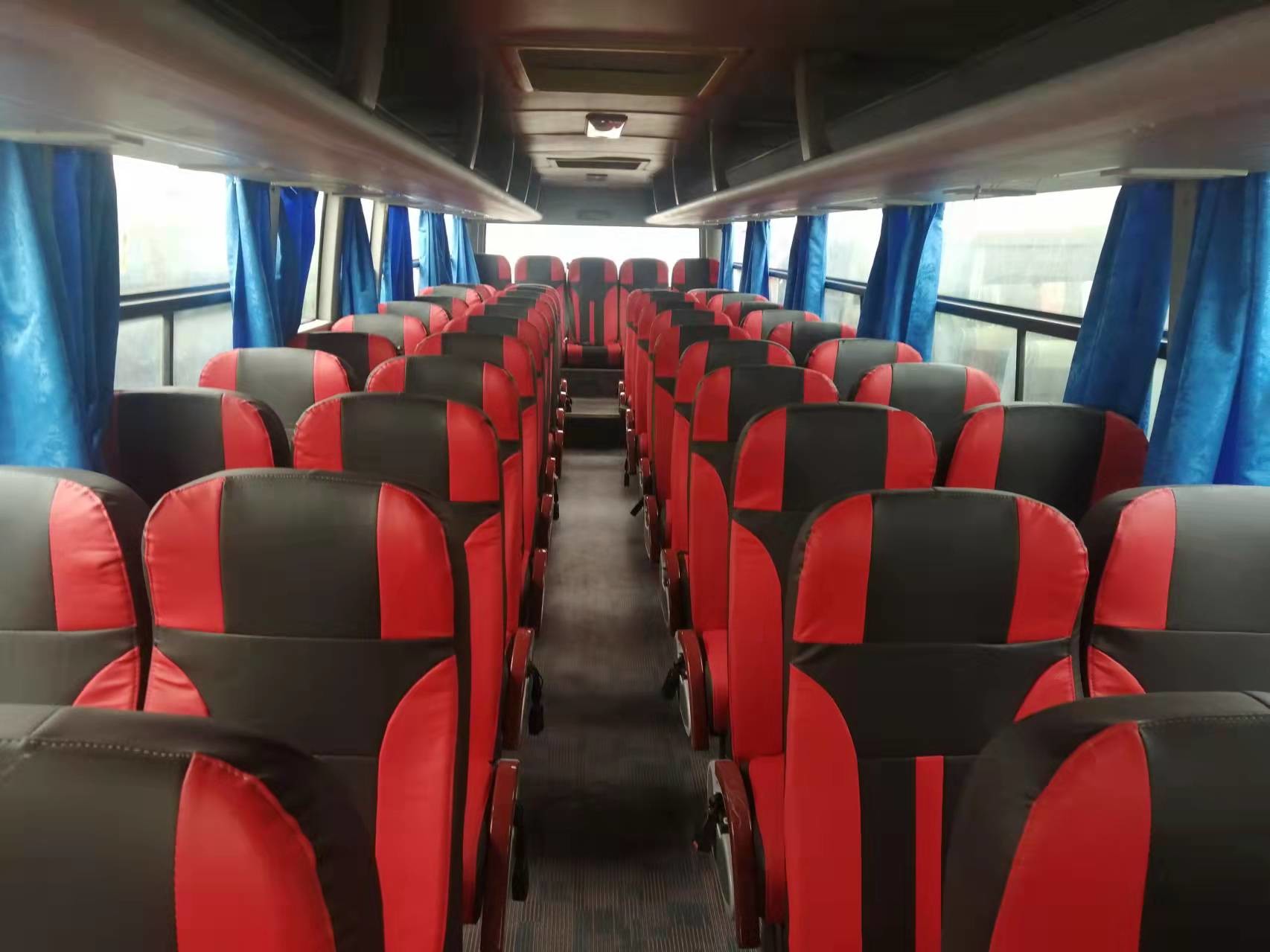 Used Tour Bus Front Engine Yutong 53-65seats Right hand drive Yuchai engine ZK6116D