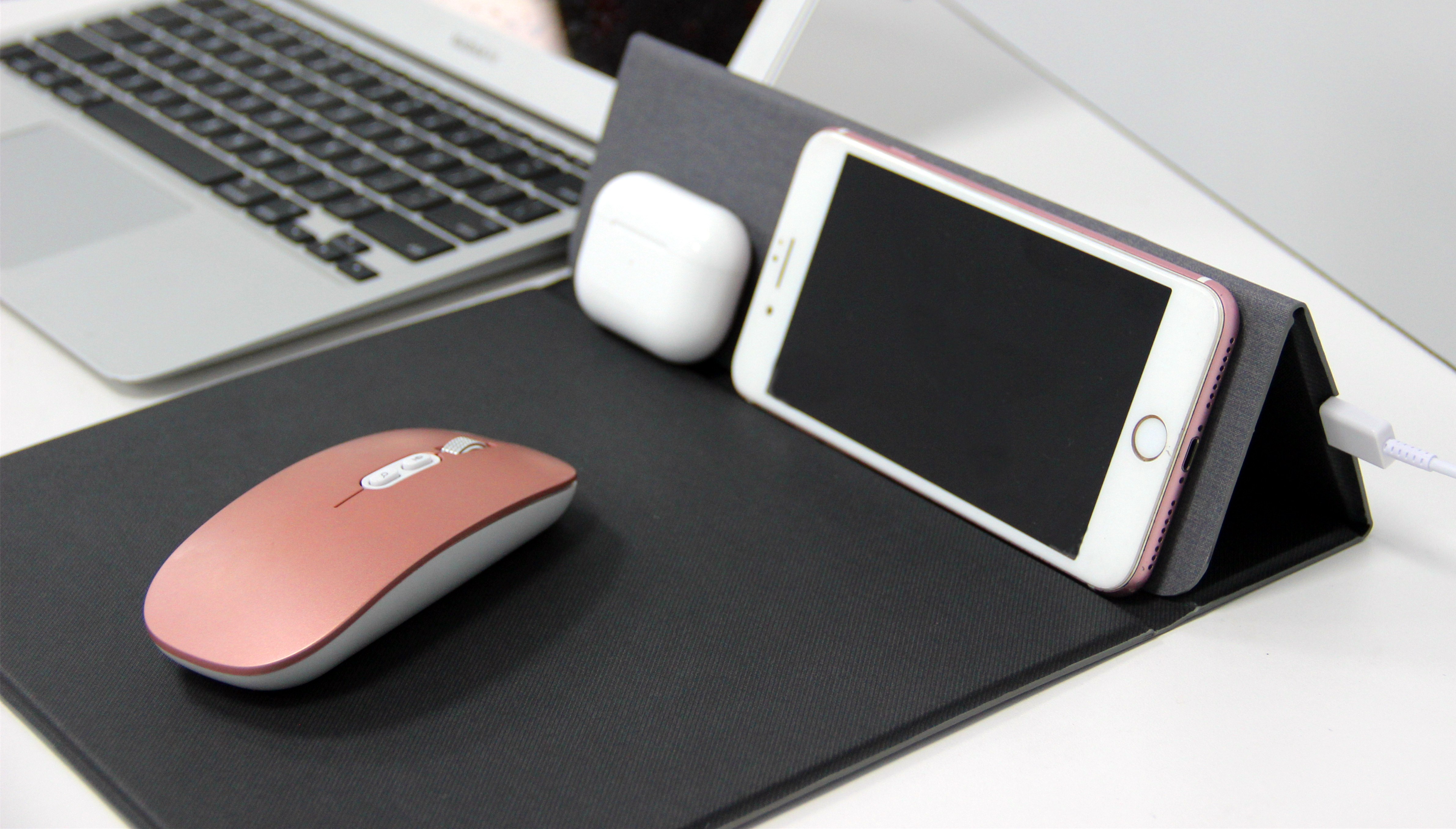 Foldable Nontoxic Mouse Pad With Phone Holder , 10W Mouse Pad Charging Station