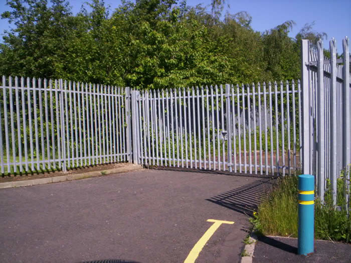 D Section Steel Palisade Fencing , RAL9016 4ft Palisade Fencing