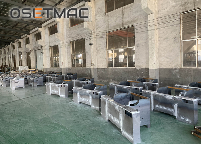 Slding table saw machine body