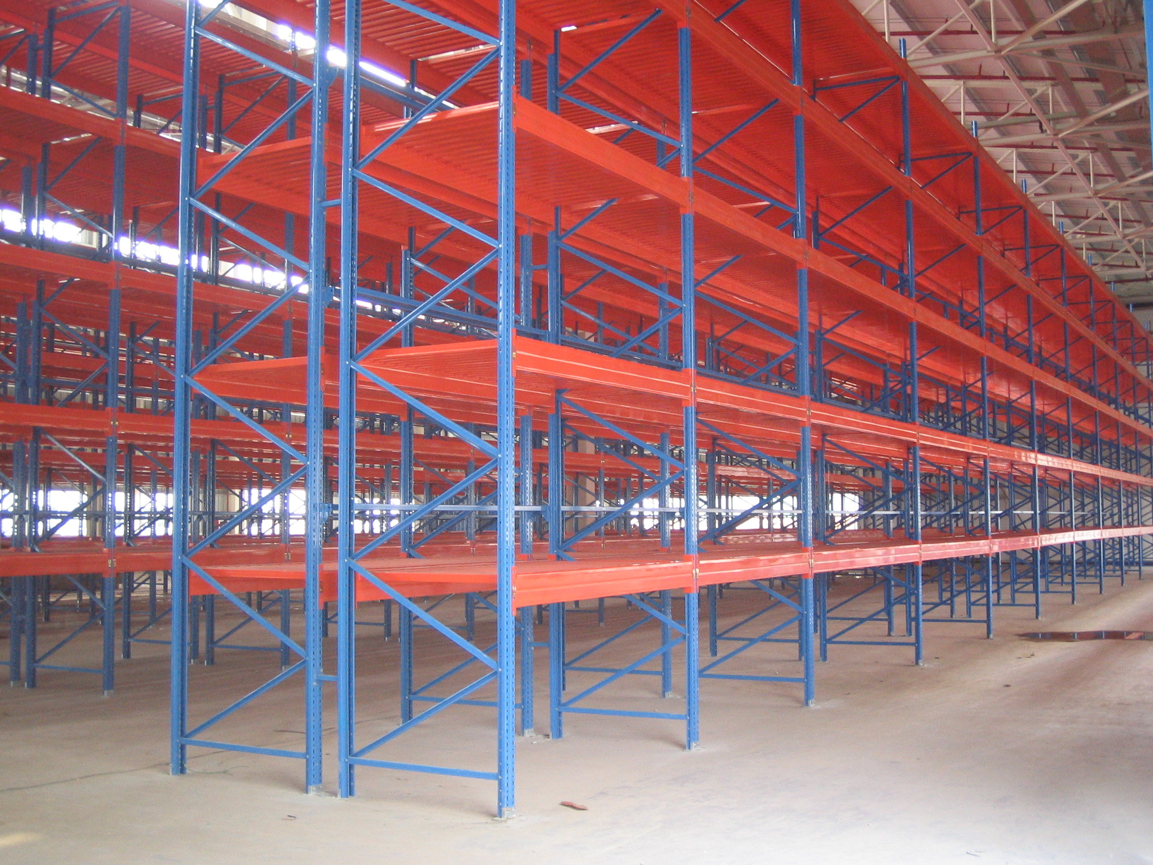 Large Capacity Heavy Duty Pallet Racking Powder Coating Finishing