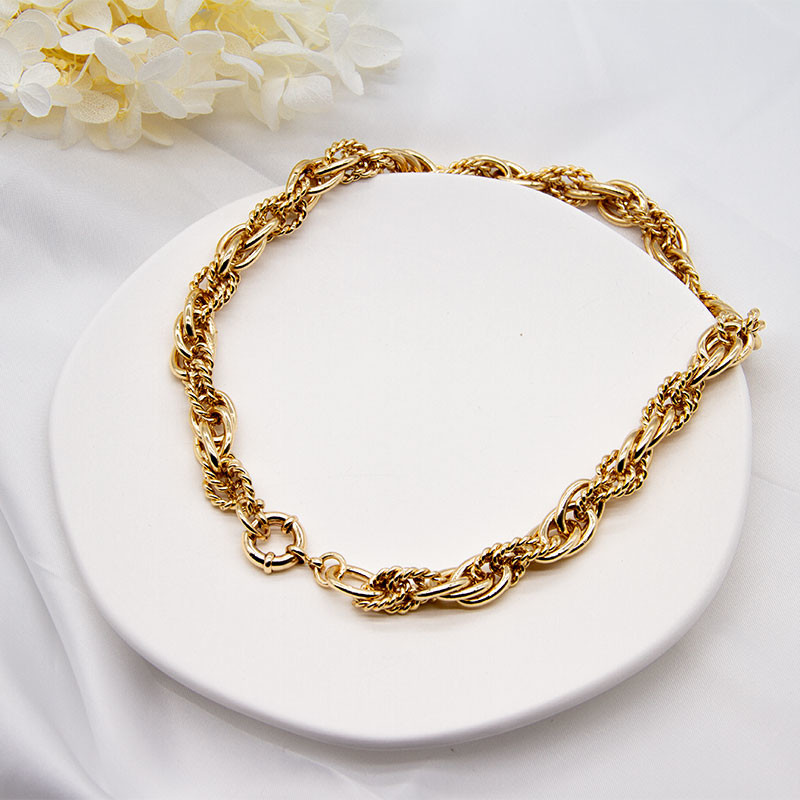 Gold Fashion Jewelry Necklaces Twist Design Smooth Surface Jewelry