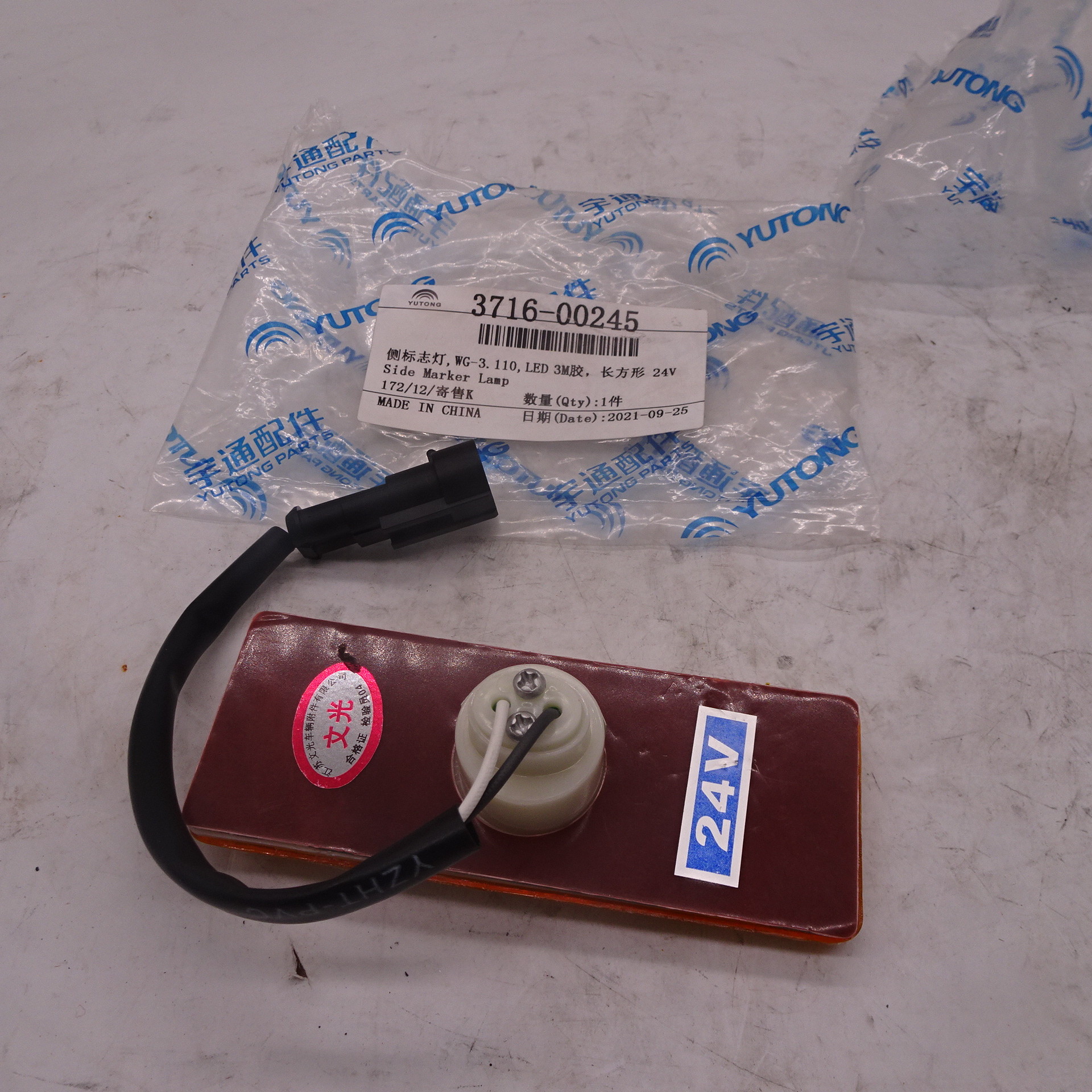 Yutong bus spare parts original side marker light 3716-00245 for yutong bus parts yutong bus spare parts