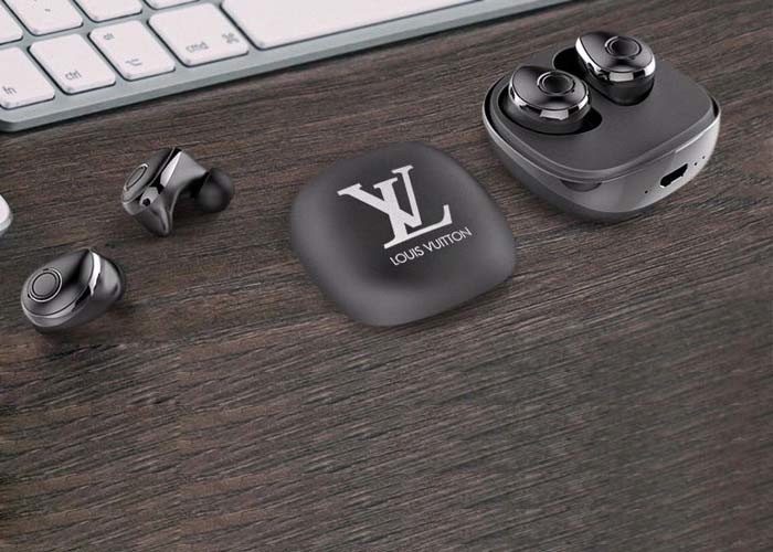 Bluetooth Version 5 . 0 True Wireless Stereo Earbuds Black / White Color