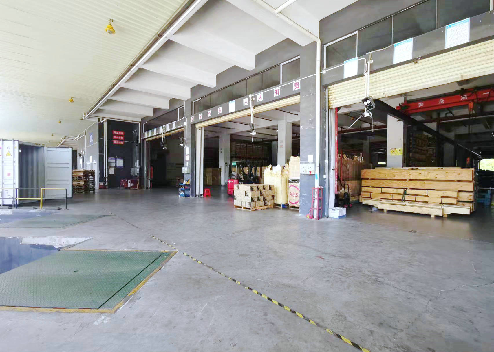 The Bonded Warehouse In Shanghai, China Has In-Warehouse Value-Added Services And International Supply Chain Services